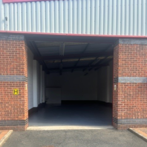 Warehouse to Let – 1,300 sq ft, West Bromwich, West Midlands